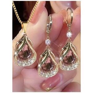 NWT Teardrop Earrings and Necklace Faceted Stones Maximizes Sparkle
